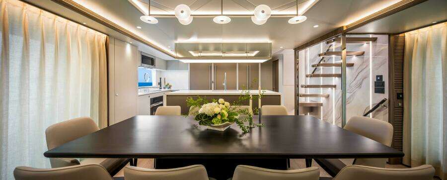 The New Horizon FD90 Split-Use Skylounge Hull 34