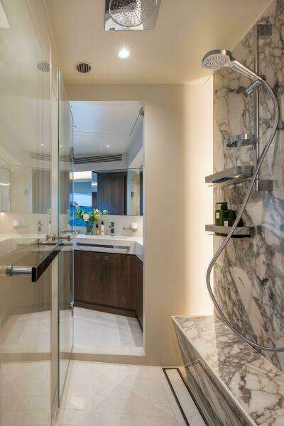 The New Horizon FD90 Split-Use Skylounge Hull 34