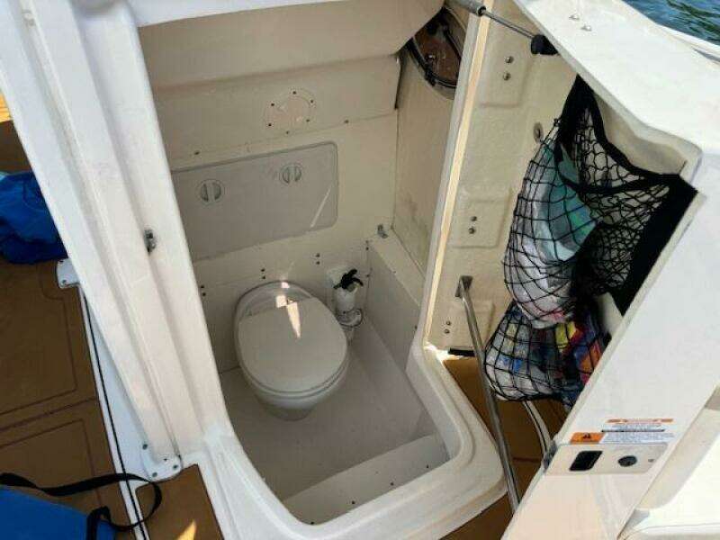 2021 Robalo R242 Center Console