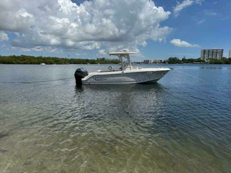 2021 Robalo R242 Center Console
