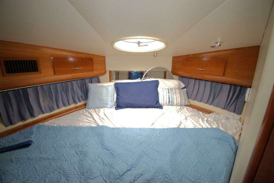 2005 Carver 444 Cockpit Motor Yacht