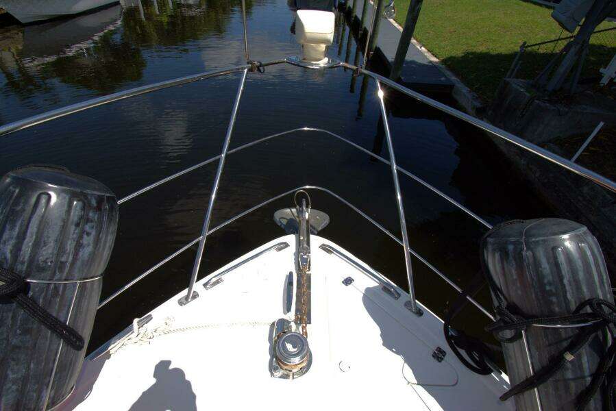 2005 Carver 444 Cockpit Motor Yacht