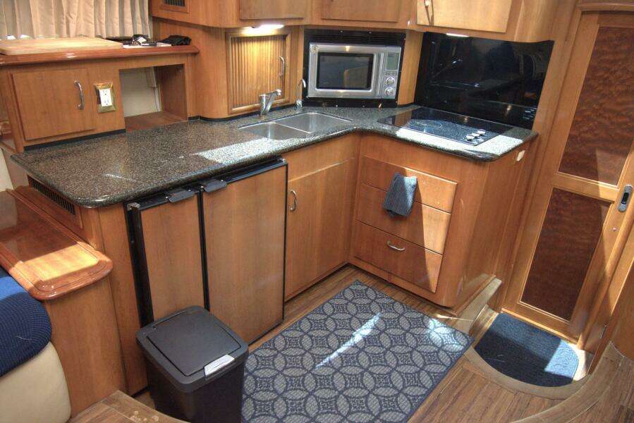 2005 Carver 444 Cockpit Motor Yacht