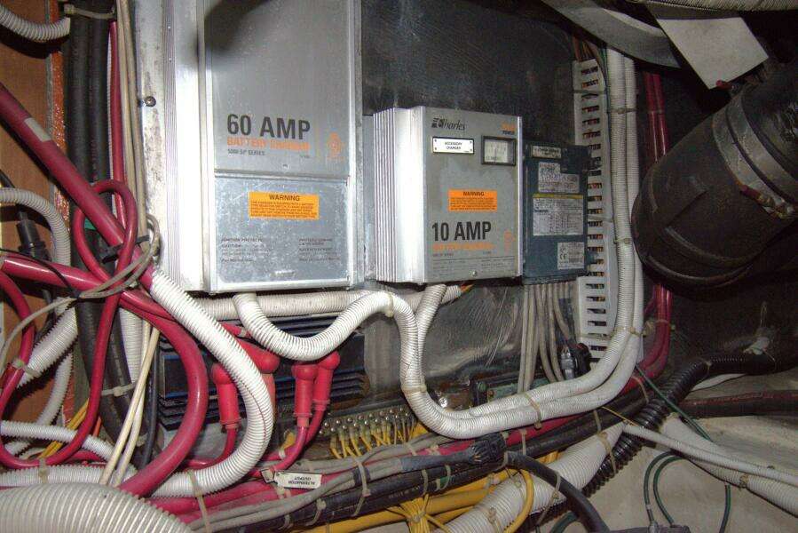 2005 Carver 444 Cockpit Motor Yacht