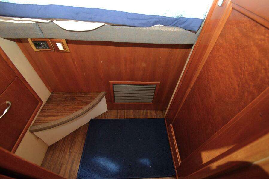 2005 Carver 444 Cockpit Motor Yacht