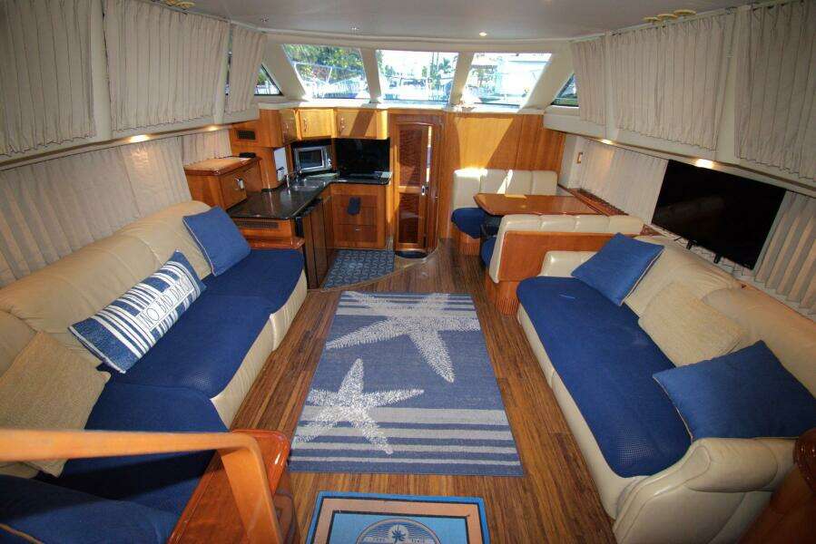2005 Carver 444 Cockpit Motor Yacht