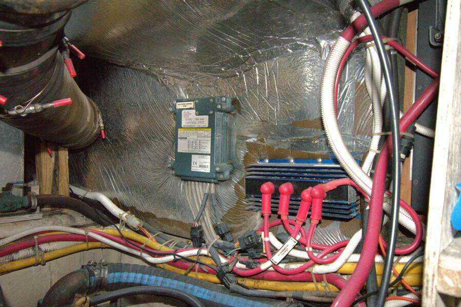 2005 Carver 444 Cockpit Motor Yacht