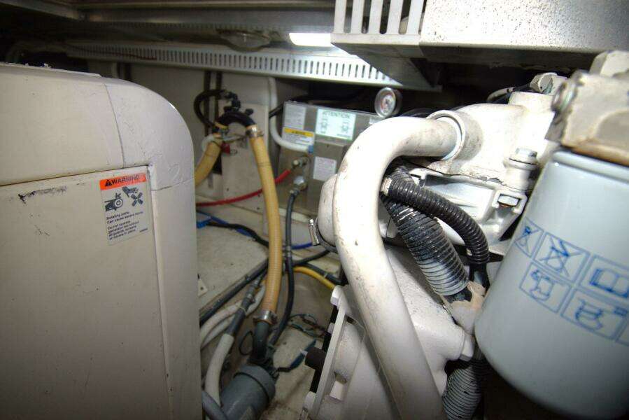 2005 Carver 444 Cockpit Motor Yacht