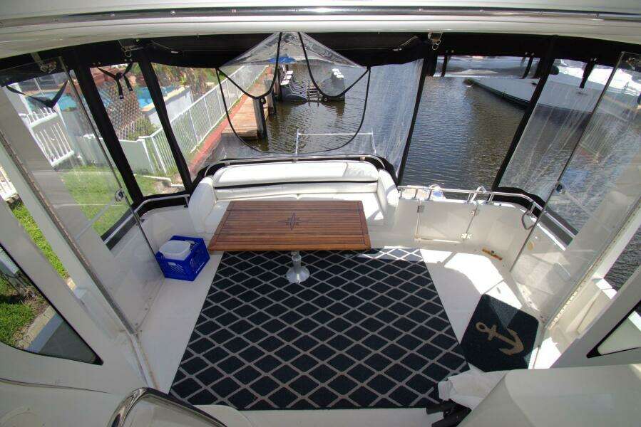 2005 Carver 444 Cockpit Motor Yacht