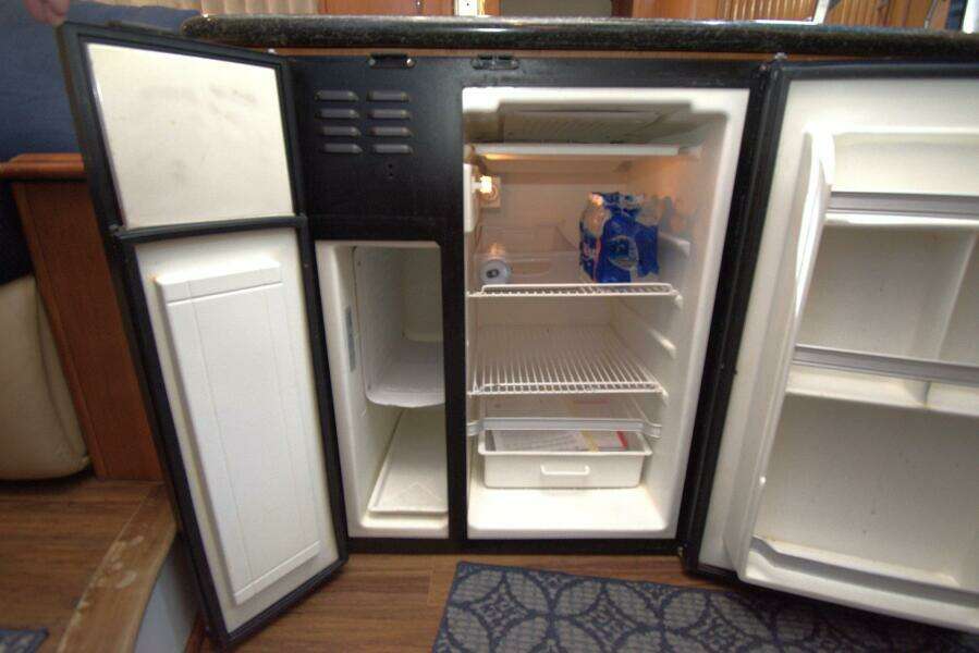 2005 Carver 444 Cockpit Motor Yacht