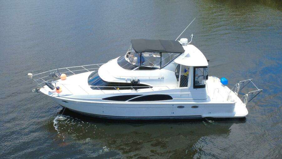 2005 Carver 444 Cockpit Motor Yacht