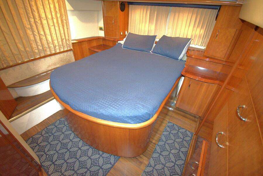 2005 Carver 444 Cockpit Motor Yacht