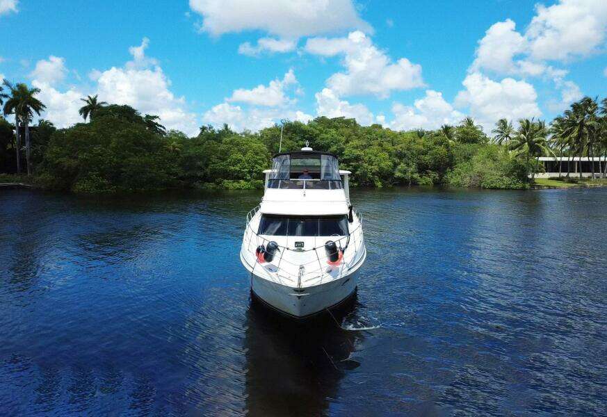 2005 Carver 444 Cockpit Motor Yacht