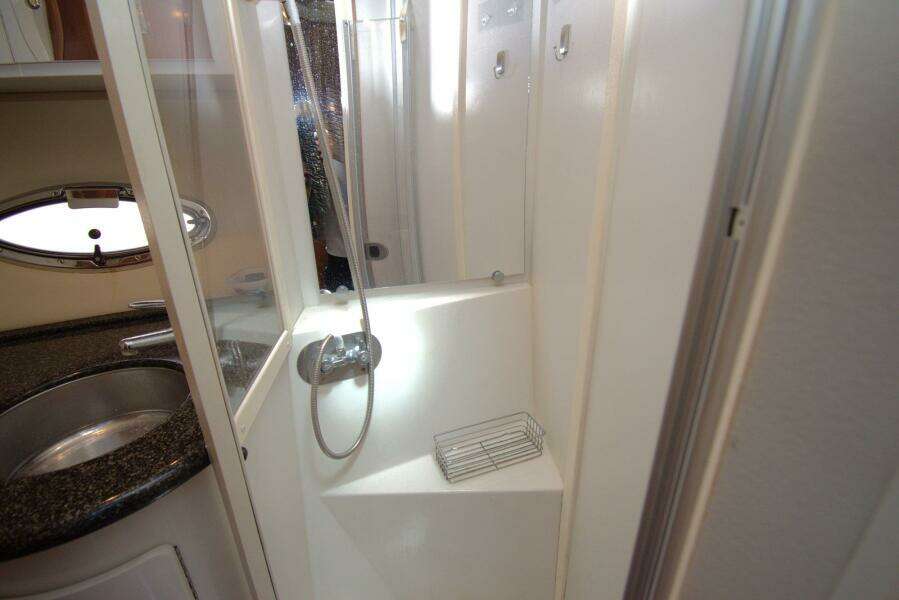 2005 Carver 444 Cockpit Motor Yacht