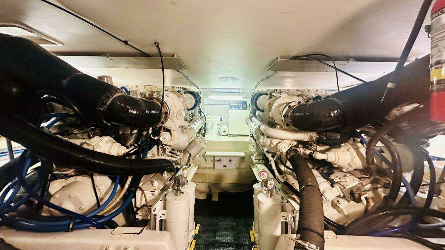 1999 Viking Cockpit Sport Yacht