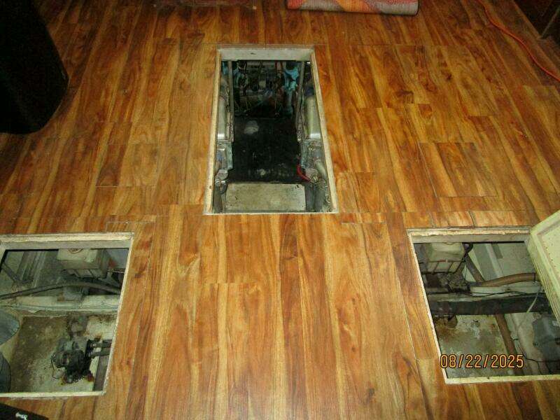 44' Viking engine room access