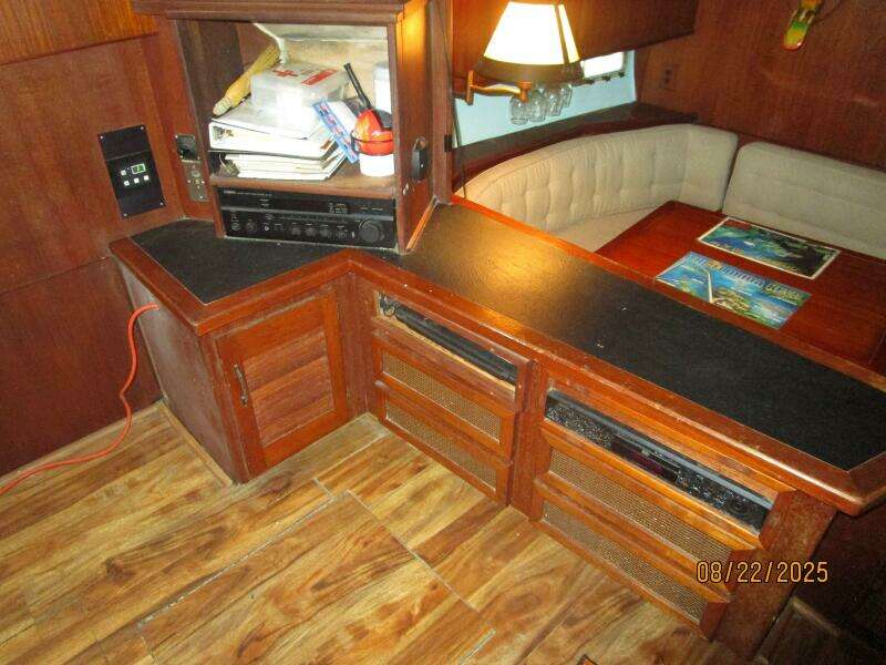 44' Viking salon port forward