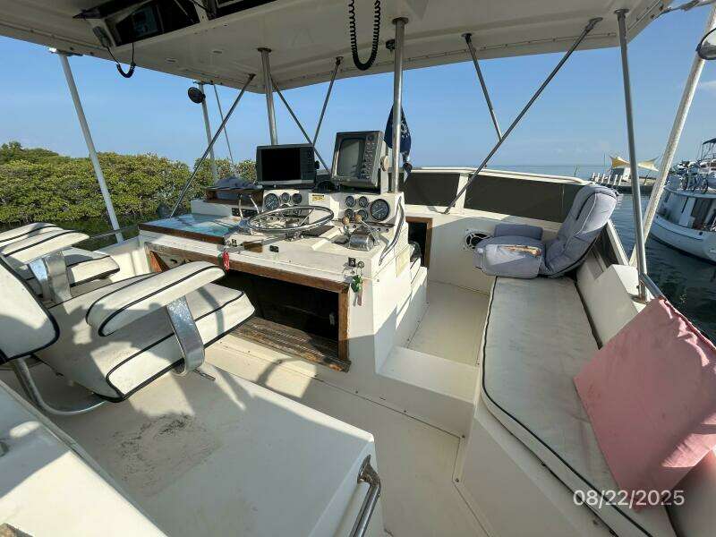 44' Viking flybridge forward