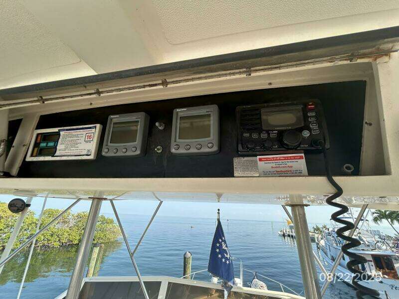 44' Viking flybridge overhead electronics1