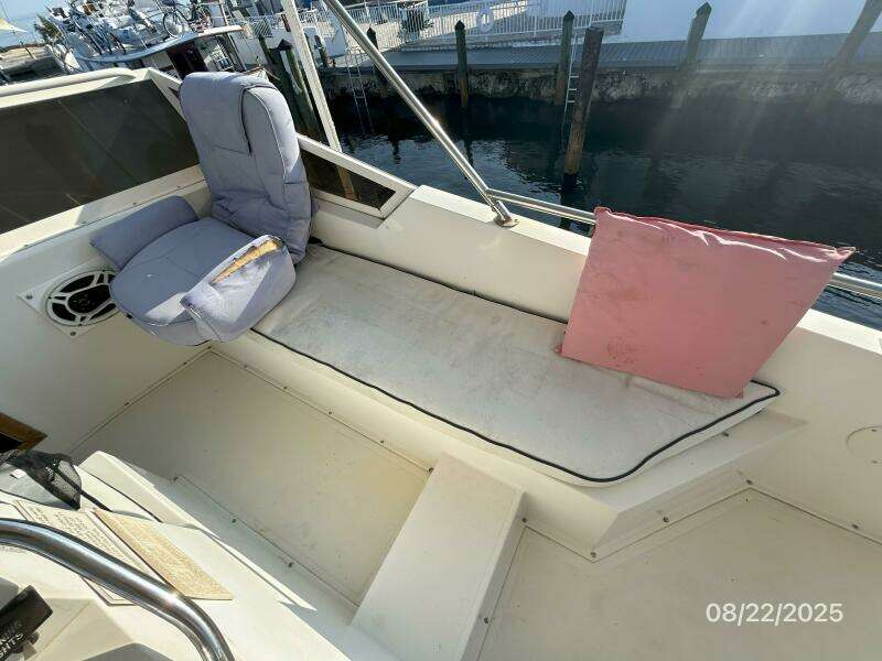 44' Viking flybridge starboard seating