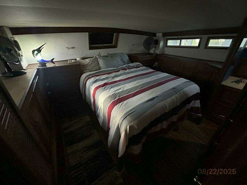 44' Viking master stateroom