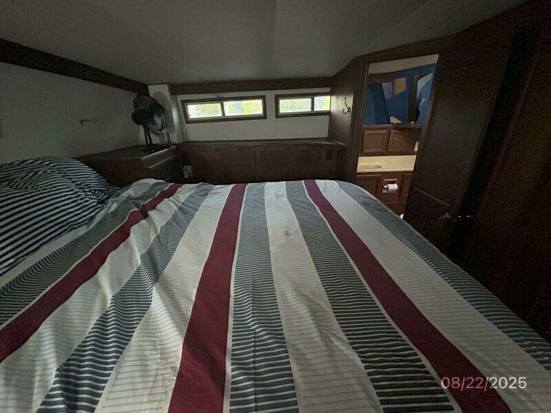 44' Viking master stateroom port