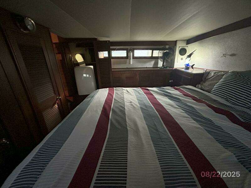 44' Viking master stateroom starboard