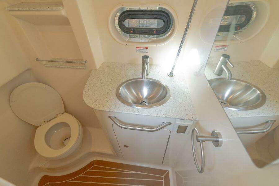 2016 Sea Ray 330 Sundancer