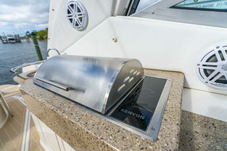 2016 Sea Ray 330 Sundancer