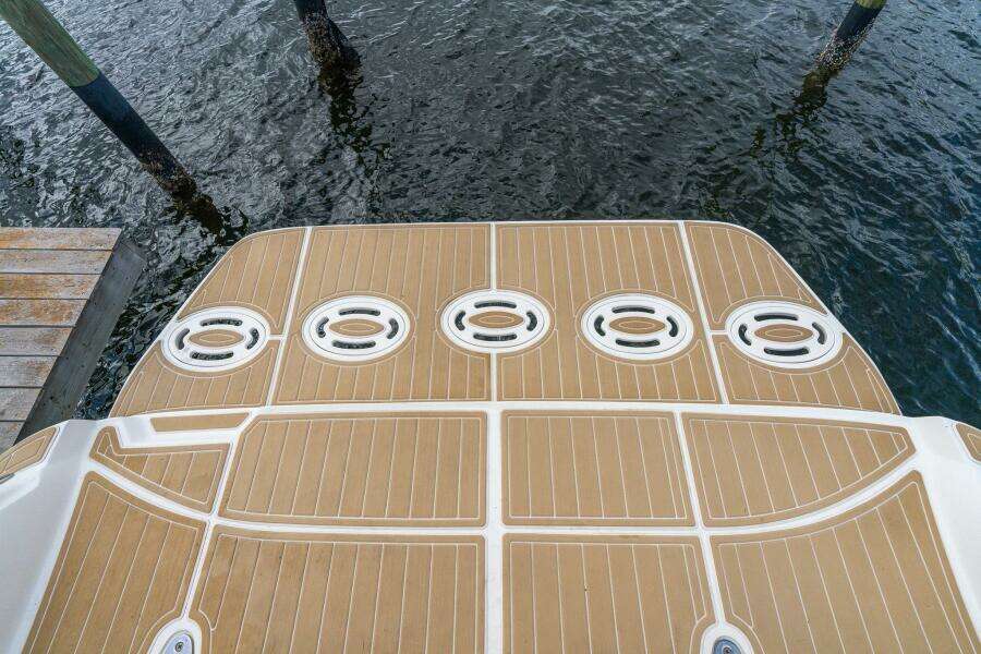 2016 Sea Ray 330 Sundancer