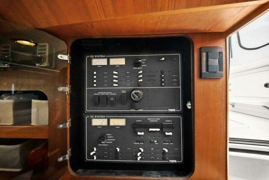 2003 Tiara Yachts 3100 Open LE