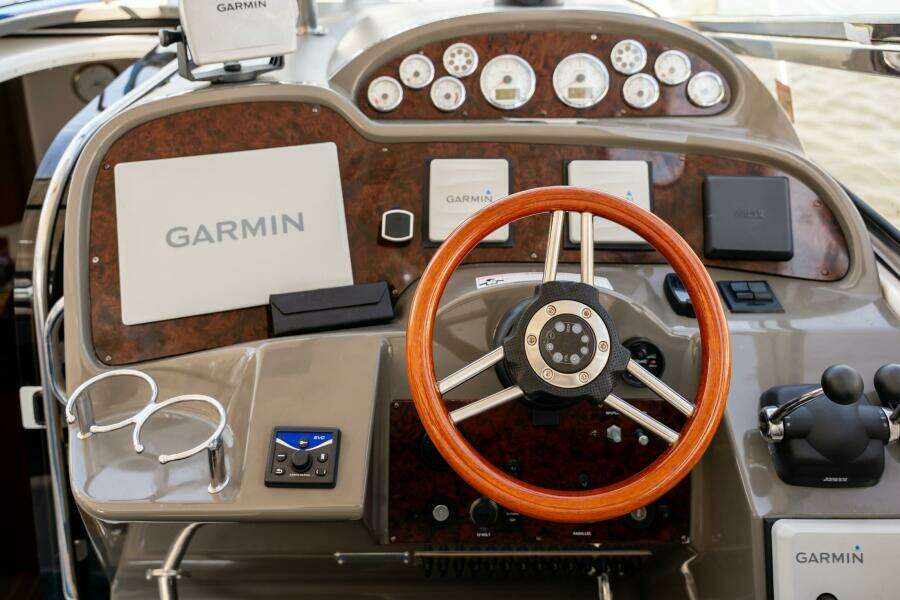 2008 Regal Commodore 4060