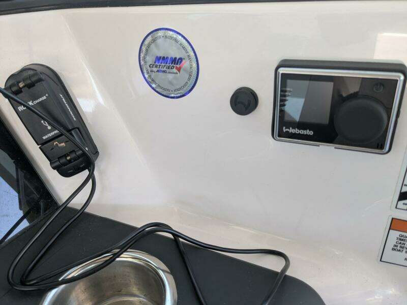 2024 Axopar 37 Cross Cabin with Bench Seat, V10s