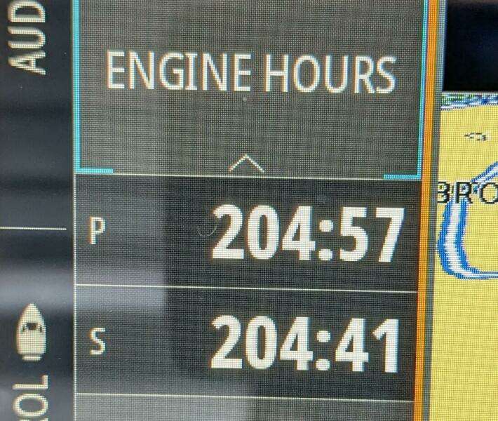 2024 Axopar 37 Cross Cabin with Bench Seat, V10s