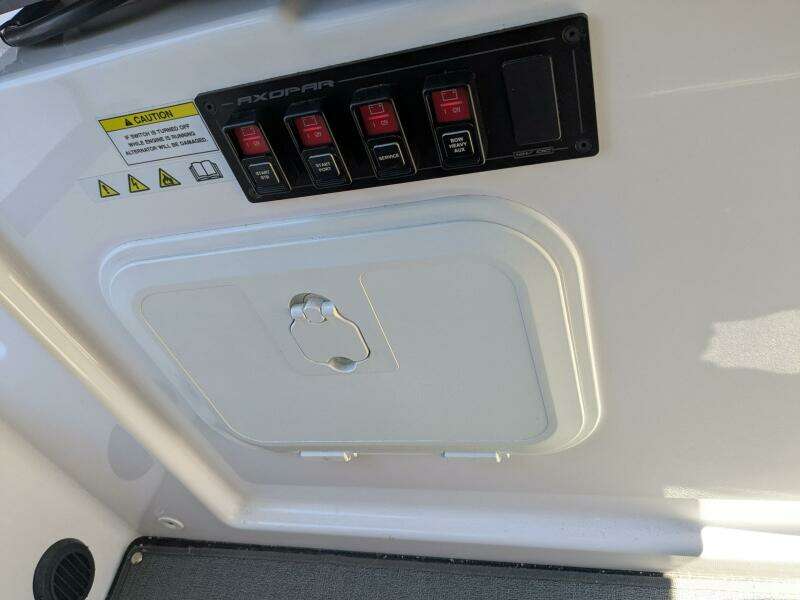 2024 Axopar 37 Cross Cabin with Bench Seat, V10s