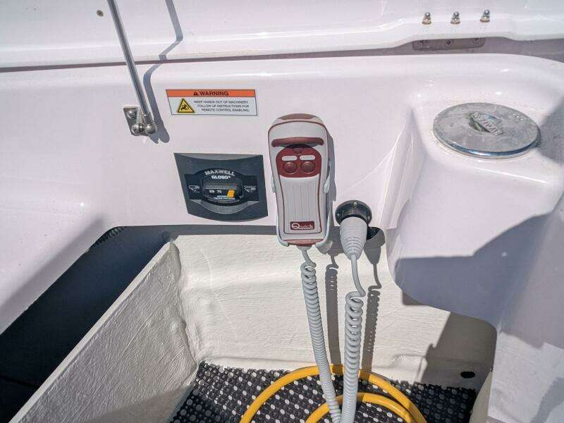 2024 Axopar 37 Cross Cabin with Bench Seat, V10s