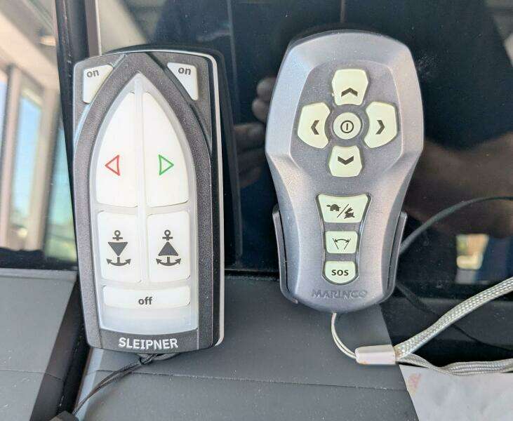 2024 Axopar 37 Cross Cabin with Bench Seat, V10s