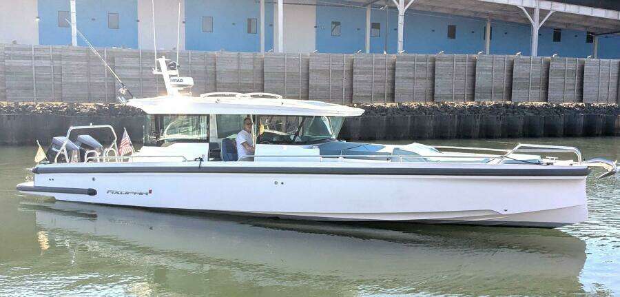 2024 Axopar 37 Cross Cabin with Bench Seat, V10s