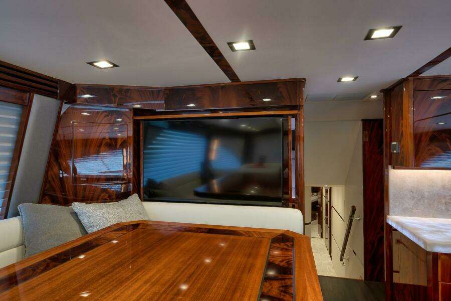 2025 Viking 90 Convertible- NIKKI BELLA- Dinnette