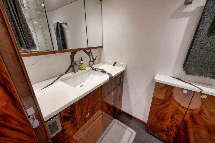 2025 Viking 90 Convertible- NIKKI BELLA- Master Stateroom Head