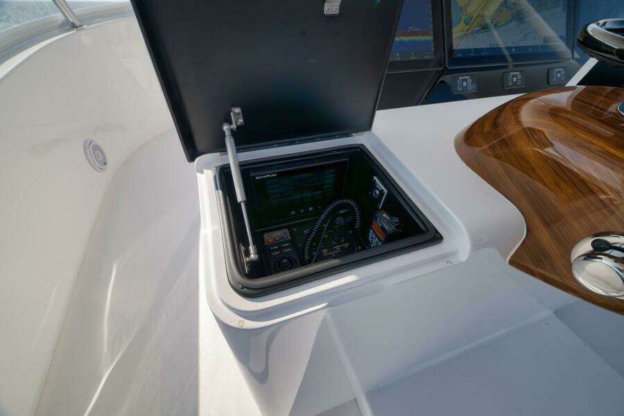 2025 Viking 90 Convertible- NIKKI BELLA- Flybridge Helm