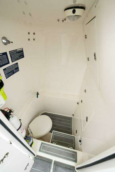 2008 Venture 39 Cuddy