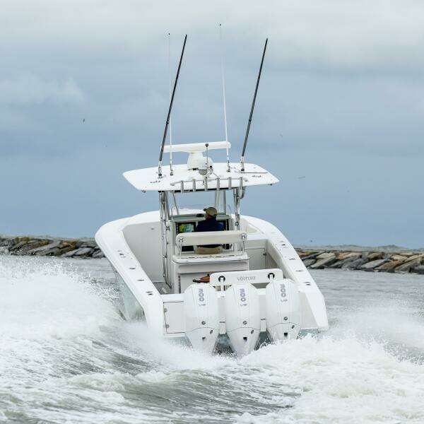 2008 Venture 39 Cuddy