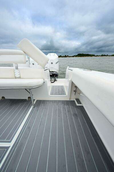 2008 Venture 39 Cuddy