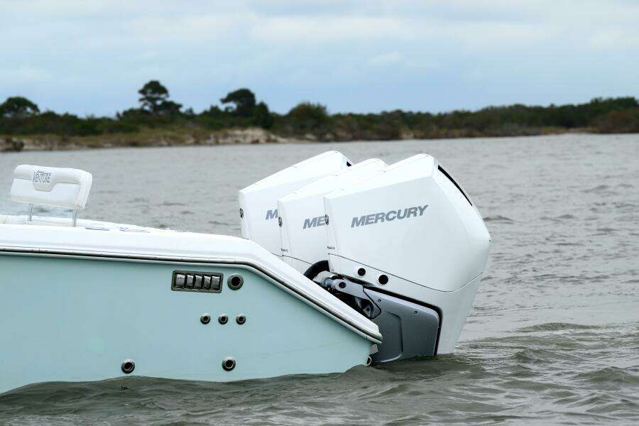 2008 Venture 39 Cuddy