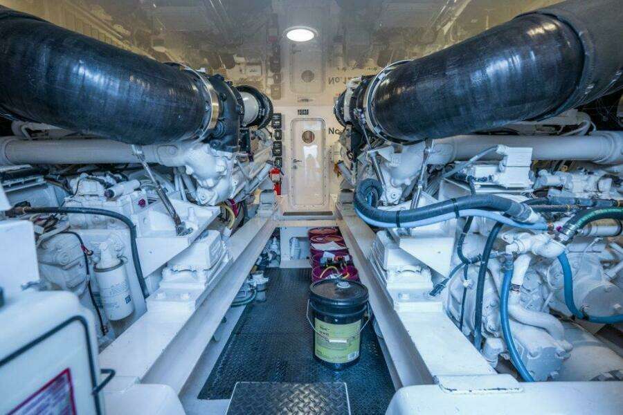 2015 Viking 66 No Collars - Engine Room