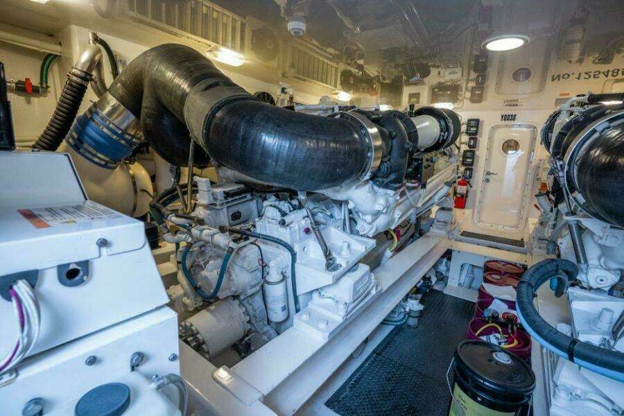 2015 Viking 66 No Collars - Engine Room