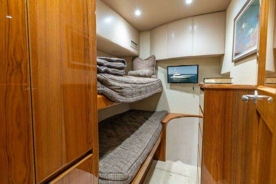 2015 Viking 66 No Collars - Stateroom