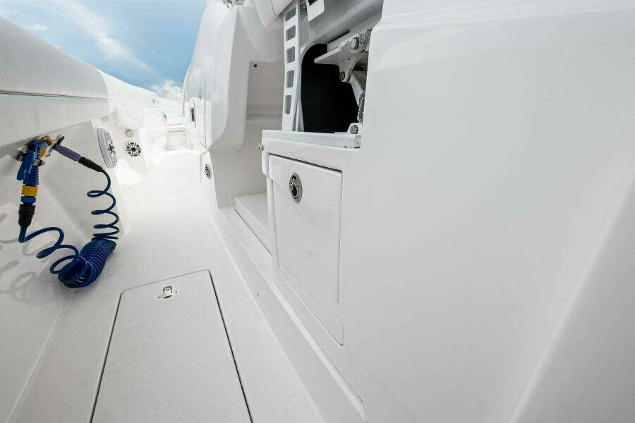 2020 Intrepid 400 CC - Fresh Water Hose