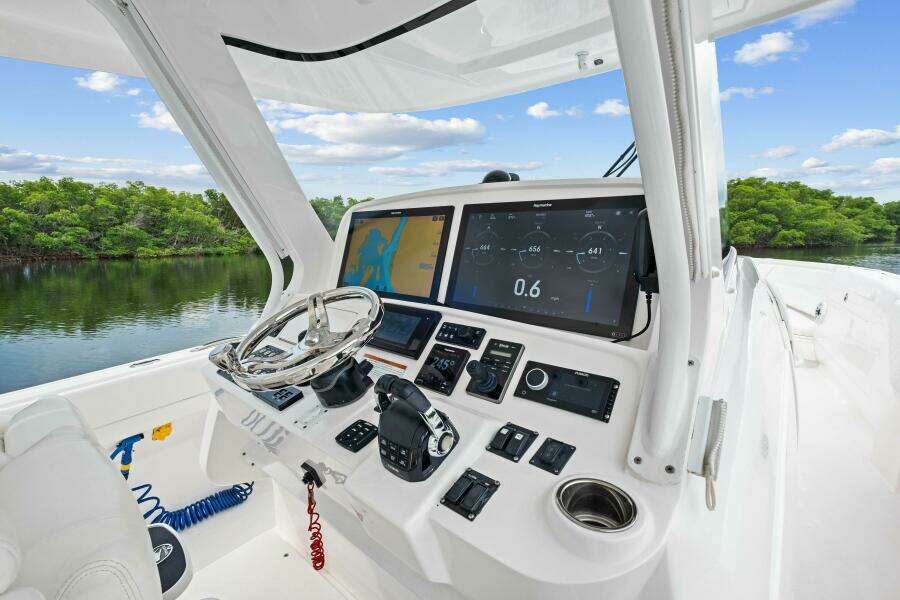 2020 Intrepid 400 CC - Helm